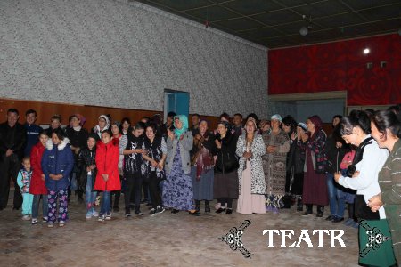 М.Иброхимова ва Х.Тошпўлатов Қуйи Чирчиқ туманида хашарчилар билан учрашувда