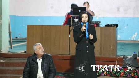 М.Иброхимова ва Х.Тошпўлатов Қуйи Чирчиқ туманида хашарчилар билан учрашувда