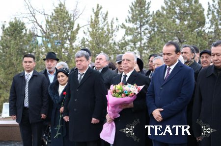 Алишер Навоий хайкали олдидаги тадбир