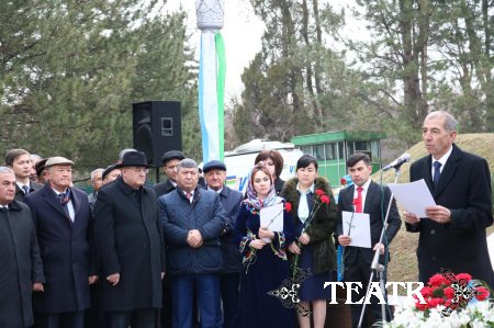 Алишер Навоий хайкали олдидаги тадбир