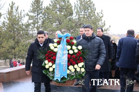 Алишер Навоий хайкали олдидаги тадбир