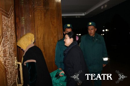 Ўзбек Миллий Академик драма театри Жиззах вилоятида