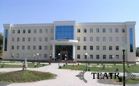 Театримиз ходимлари талабалар даврасида