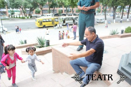 Ўзбек Миллий академик драма театри болажонлар билан гавжум Ўзбек Миллий академик драма театри болажонлар билан гавжум